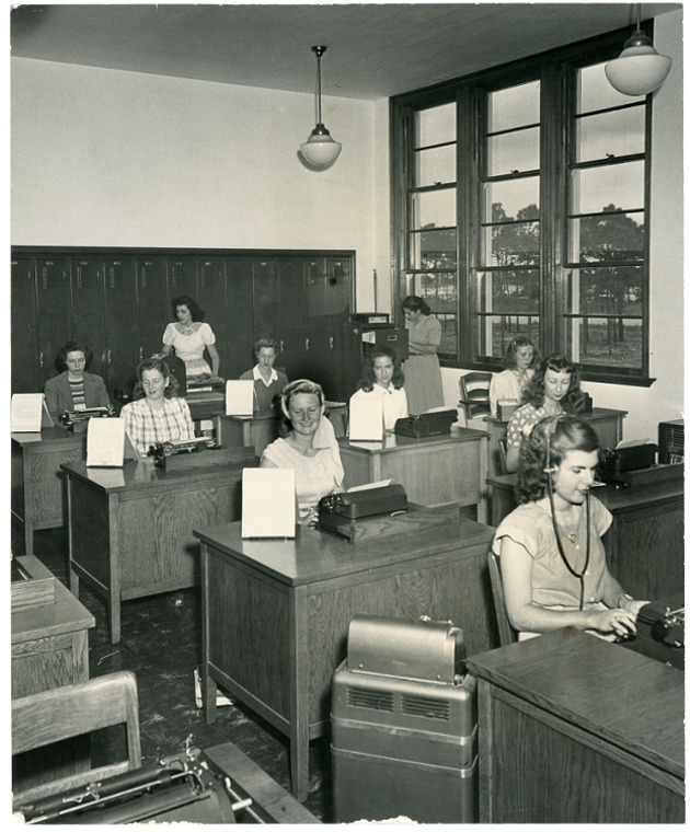 Students in Secretarial Science class