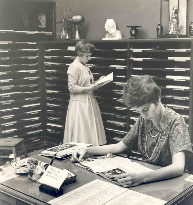 Students Marie Maraia and Barbara McCabe at the serials publications room