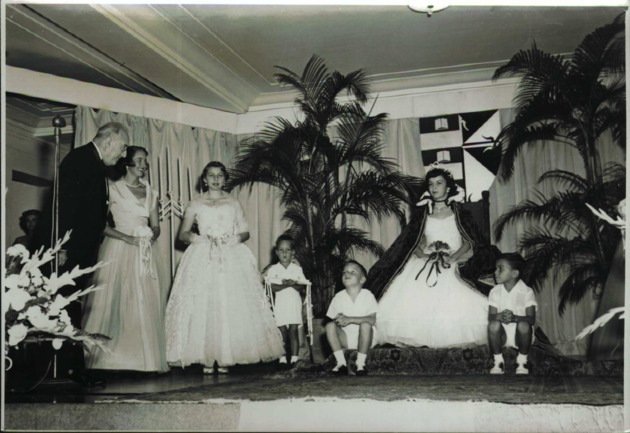 Campus Queen 1953-1954, Shirley Hodge with her court