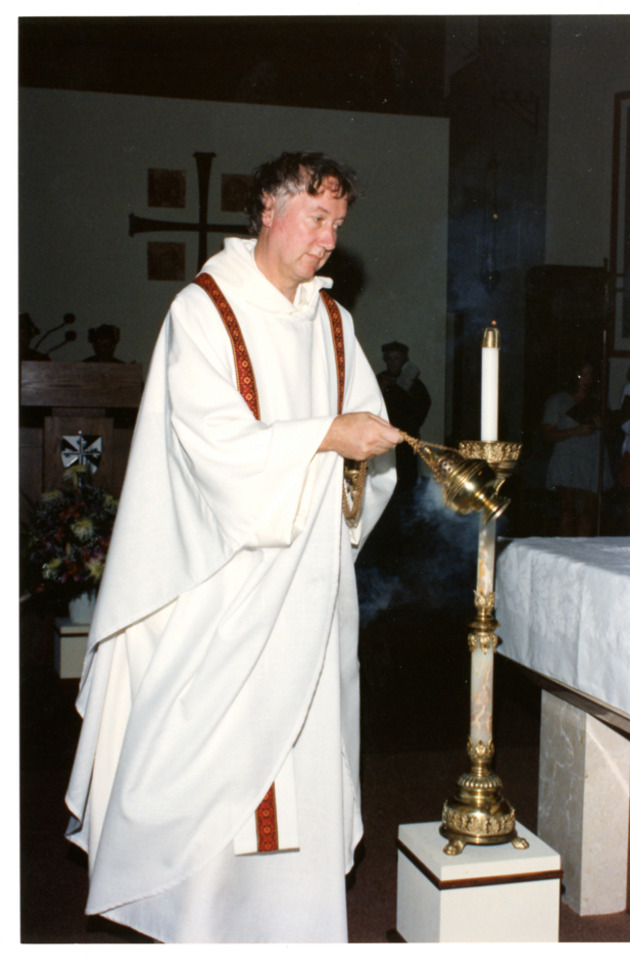 Dominican Master General Father Timothy Radcliffe offering Mass